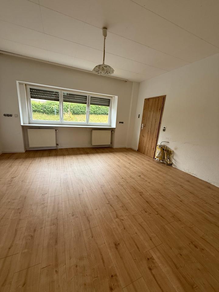 2 ZKB mit Balkon in Holz zu vermieten