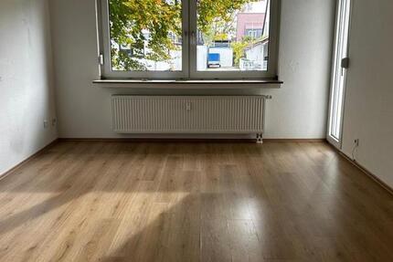 Jetzt mieten - weniger zahlen! Teilrenovierte 4 Zimmer Wohnung ab sofort verfügbar zimmer