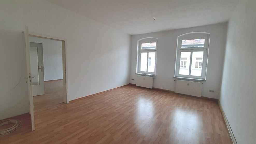 WG-Wohnung mit 4-Zimmern, 3.OG mit 2 Bädern in ruhigem und zentralem Wohnviertel von Gera