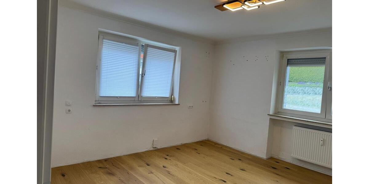 Erdgeschoßwohnung Albstadt Gemarkung Burgfelden - 4 Zimmer, 90 m&sup2;, 1.330&euro; | Angebot:26133512