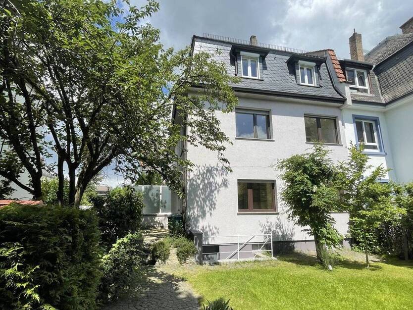 Ruhiges Altbau-Stadthaus in zentraler Lage