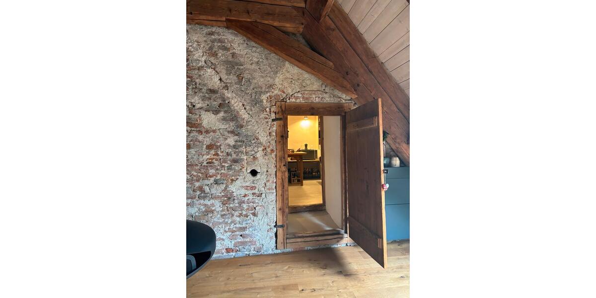 Dachgeschoßwohnung Straubing - 1 Zimmer, 106 m&sup2;, 1.600&euro; | Angebot:26252427