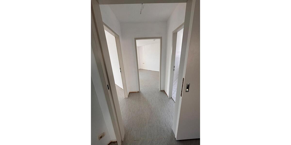 Etagenwohnung Sondershausen - 3 Zimmer, 76 m&sup2;, 365&euro; | Angebot:26085938