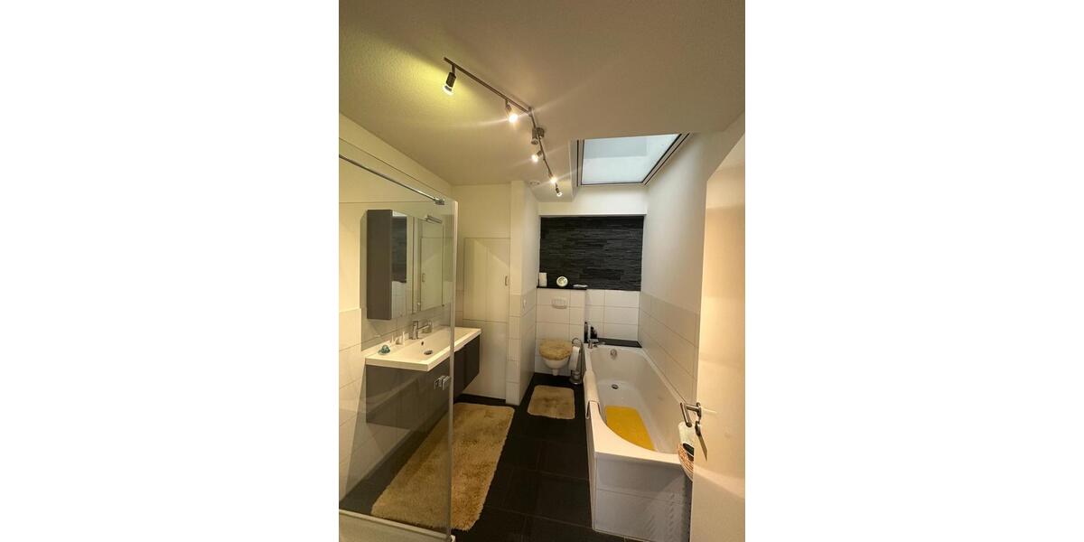 Dachgeschoßwohnung Zell (Mosel) - 6 Zimmer, 120 m&sup2;, 950&euro; | Angebot:26040618