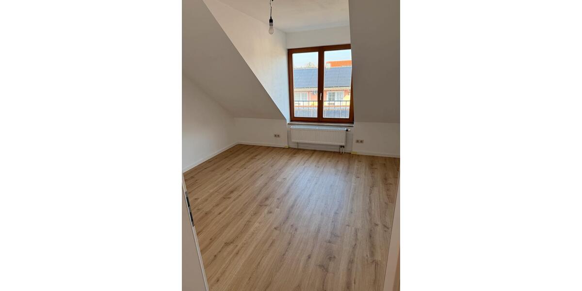 Dachgeschoßwohnung Burglengenfeld - 3 Zimmer, 96 m&sup2;, 950&euro; | Angebot:25282310