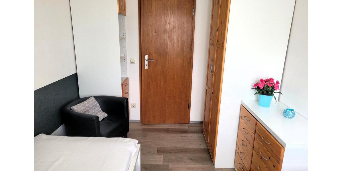 Neu renoviertes möbliertes Zimmer in 2er WG (männlich) 1 zimmer