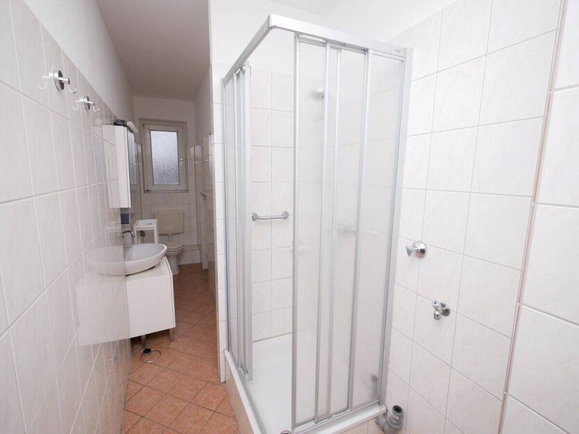 Perfekt für junge Leute: Gepflegte 2,5-Raum-Etagenwohnung mit Küche und Balkon Nahe der Universität 2 zimmer