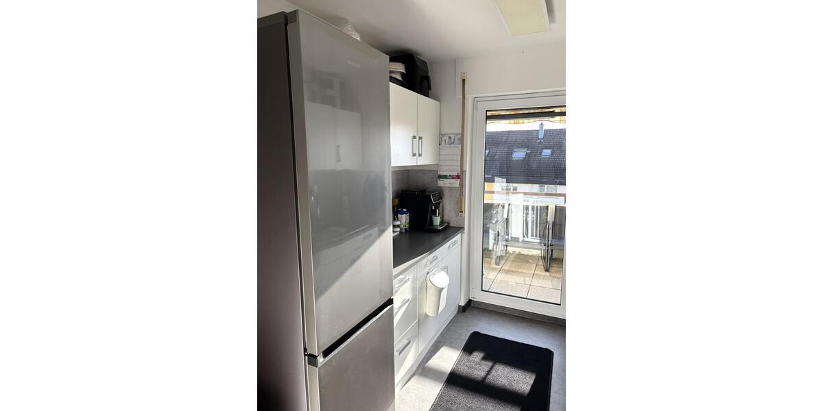 Lichtdurchflutete 4,5-Zimmer-Wohnung mit großzügigem Balkon und Einzelgarage 4.5 zimmer