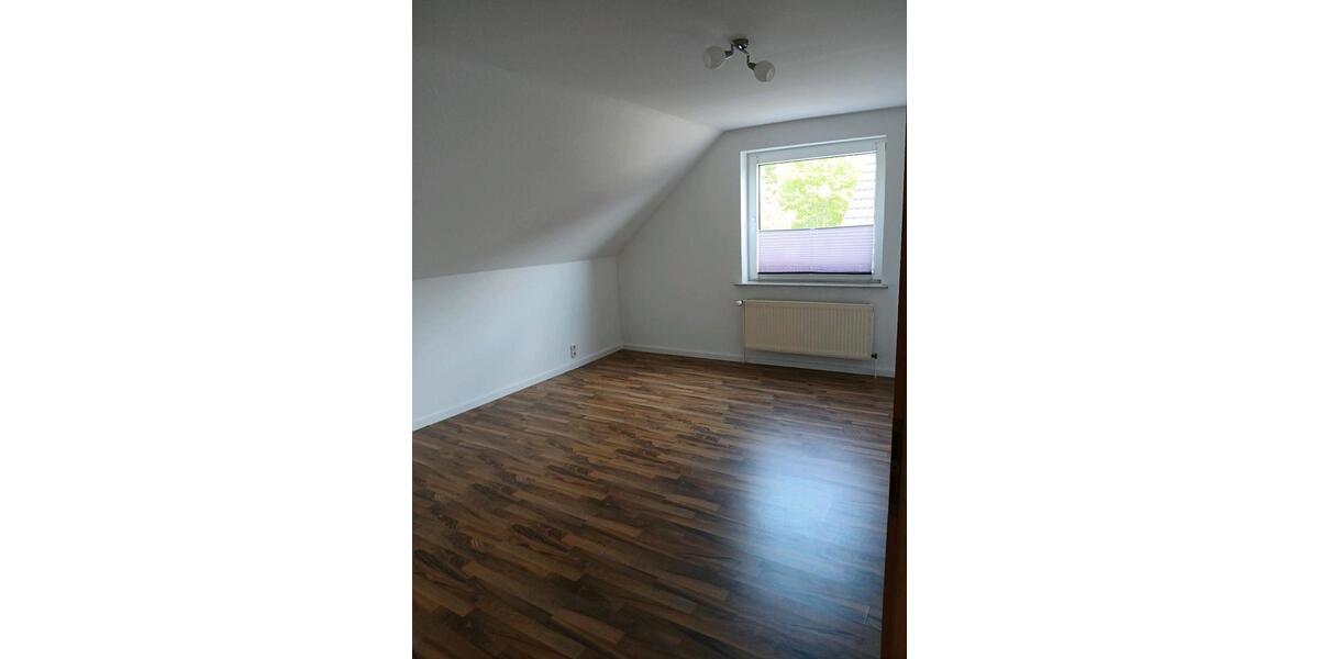 Dachgeschoßwohnung Schülldorf - 2.5 Zimmer, 82 m&sup2;, 750&euro; | Angebot:26412529