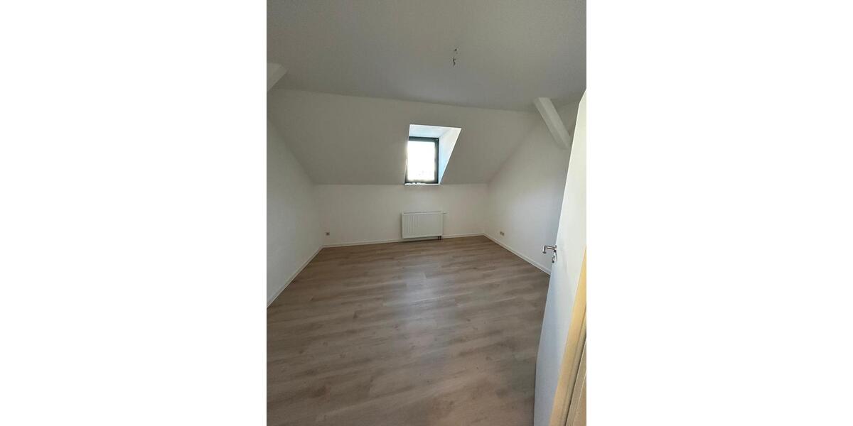 Dachgeschoßwohnung Chemnitz Ebersdorf - 3 Zimmer, 75 m&sup2;, 500&euro; | Angebot:25264315