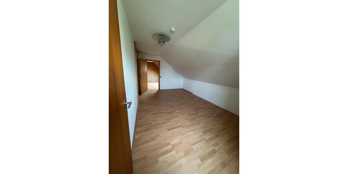 Dachgeschoßwohnung Kreuztal - 3 Zimmer, 65 m&sup2;, 750&euro; | Angebot:26536657
