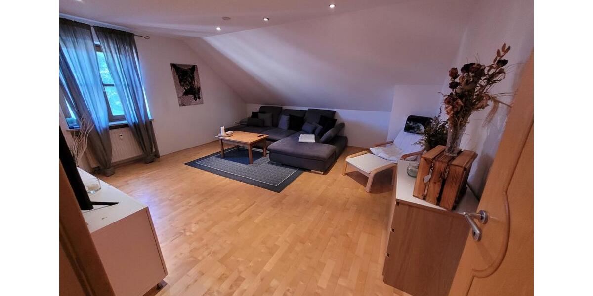 Dachgeschoßwohnung Allershausen - 3 Zimmer, 100 m&sup2;, 1.400&euro; | Angebot:25305072