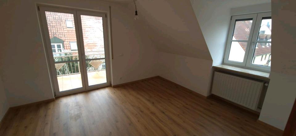 Frisch renovierte 4 Zimmer DG-Wohnung in Röhrmoos-Großinzemoos 4 zimmer