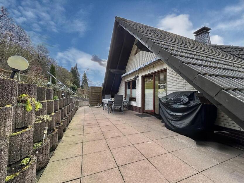 Miete: Diese Doppelhaushälfte mit zwei Terrassen, Garten, Gartenhütte und ... weiß zu überzeugen!