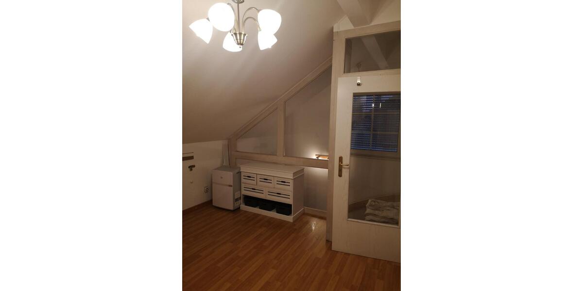 Dachgeschoßwohnung Adelsdorf - 2 Zimmer, 63 m&sup2;, 980&euro; | Angebot:25844281
