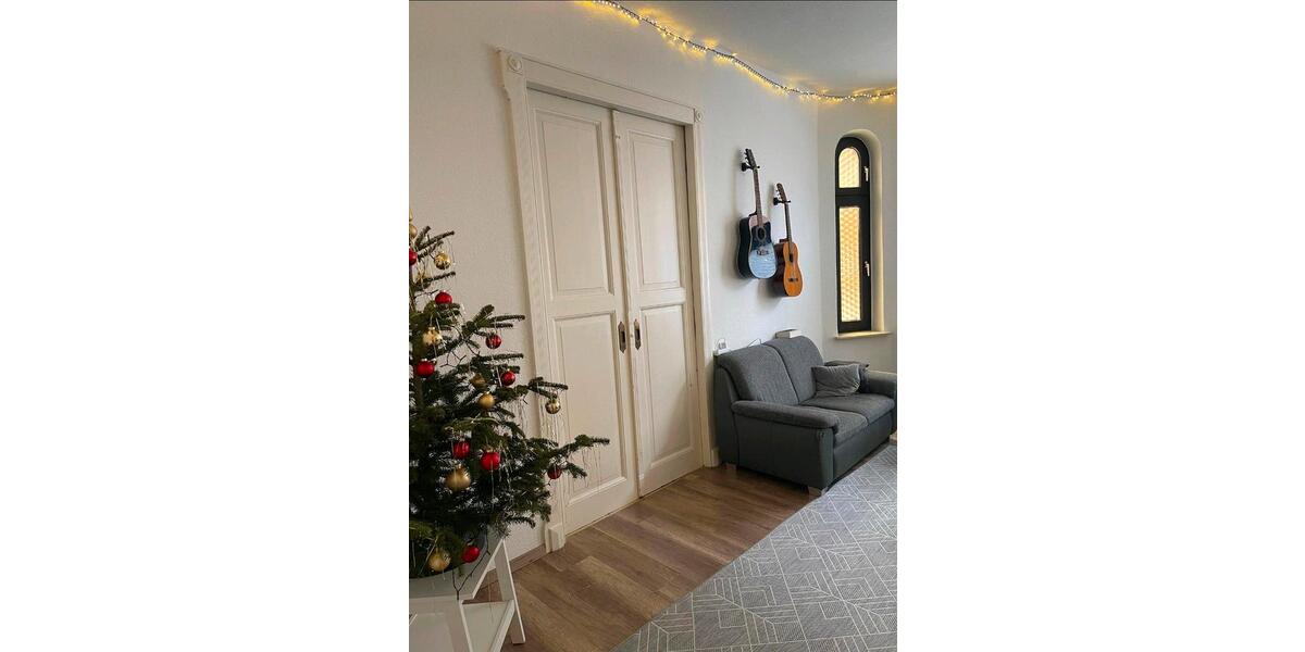 Helle 5 12 Zimmerwohnung im Drei-Partrien-Haus 5 zimmer