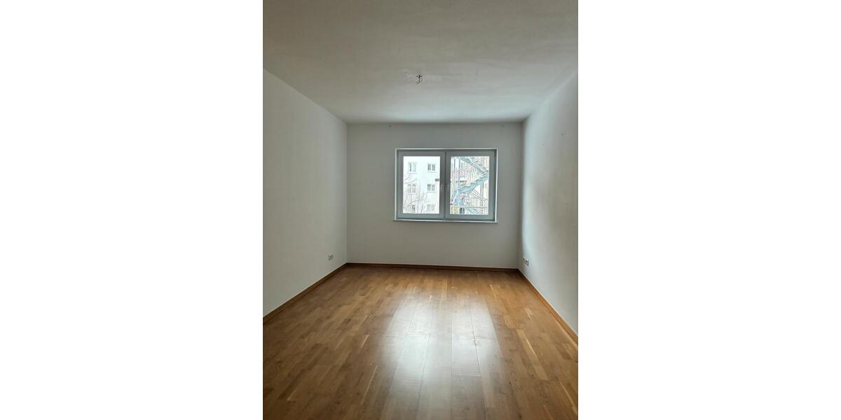 Etagenwohnung Frankfurt am Main Mitte-Nord - 2 Zimmer, 84 m&sup2;, 1.461&euro; | Angebot:24418134