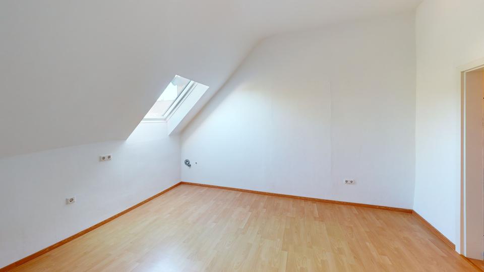 Dachgeschoßwohnung Friedrichsthal - 3 Zimmer, 80 m&sup2;, 540&euro; | Angebot:26658969