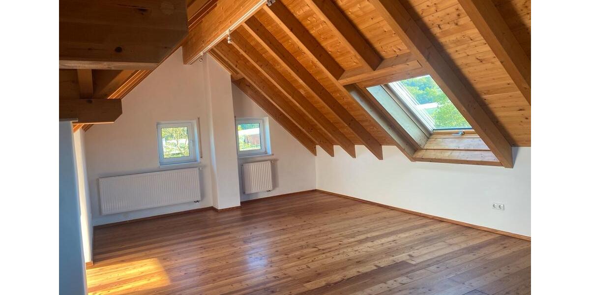 Dachgeschoßwohnung Kolitzheim - 4 Zimmer, 144 m&sup2;, 980&euro; | Angebot:26515791