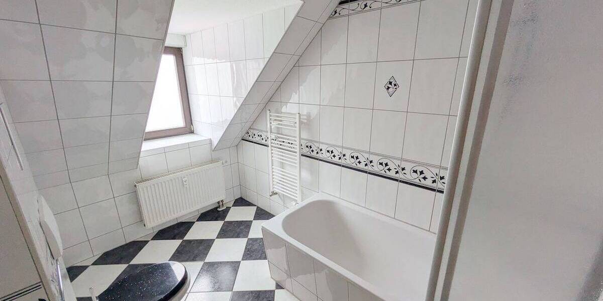 Etagenwohnung Zwickau Innenstadt - 4 Zimmer, 95 m&sup2;, 620&euro; | Angebot:26779409