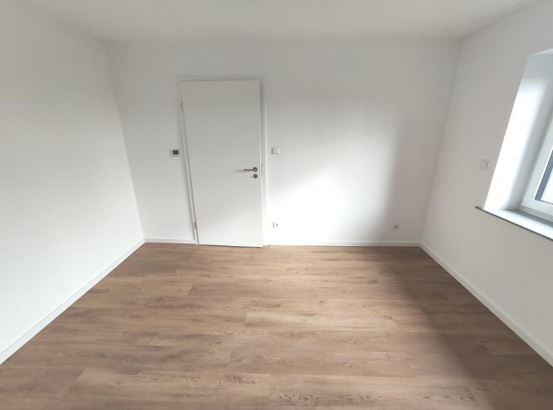 Neu saniertes Einfamilienhaus mit Garage, Garten, Wärmepumpe und Mieter–Strom