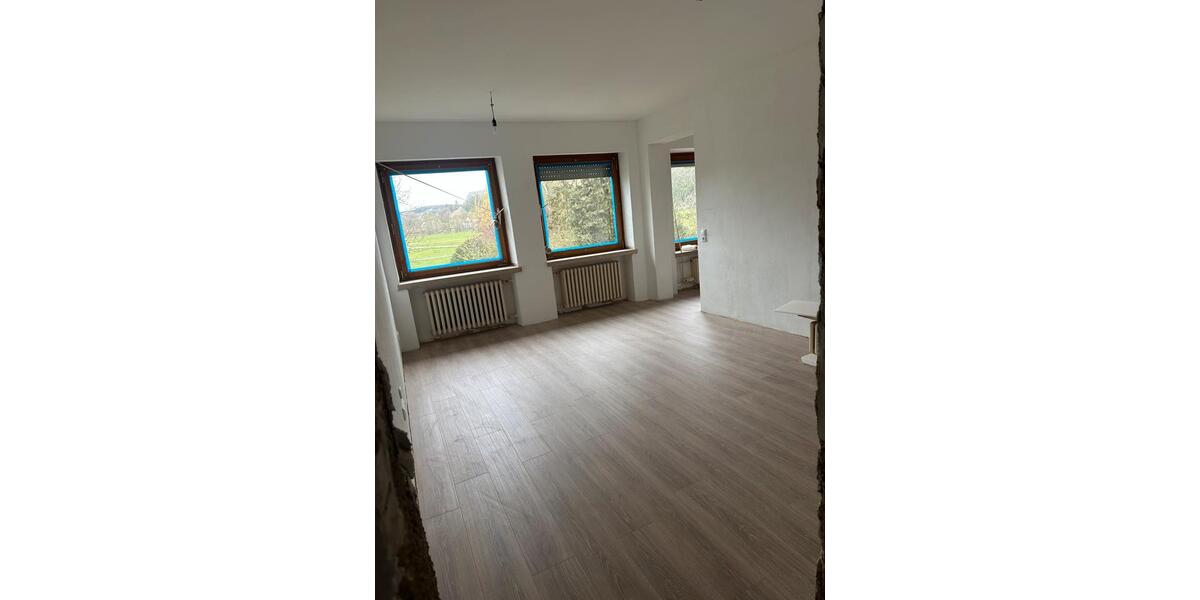 Erdgeschoßwohnung Sulzfeld - 3 Zimmer, 85 m&sup2;, 800&euro; | Angebot:26125909
