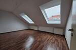 Großzügige 3-Zimmer Dachgeschoßwohnung mit Balkon und Stellplatz 3 zimmer