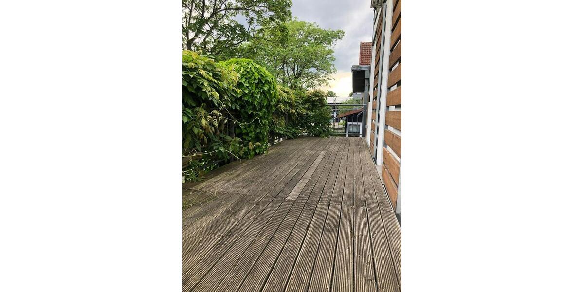 Wunderschöne, moderne Wohnung mit Kamin, EBK, Balkon und Hof 5 zimmer