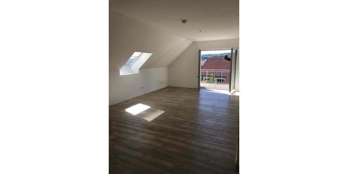 Dachgeschoßwohnung Petersberg - 2 Zimmer, 71 m&sup2;, 820&euro; | Angebot:26067434