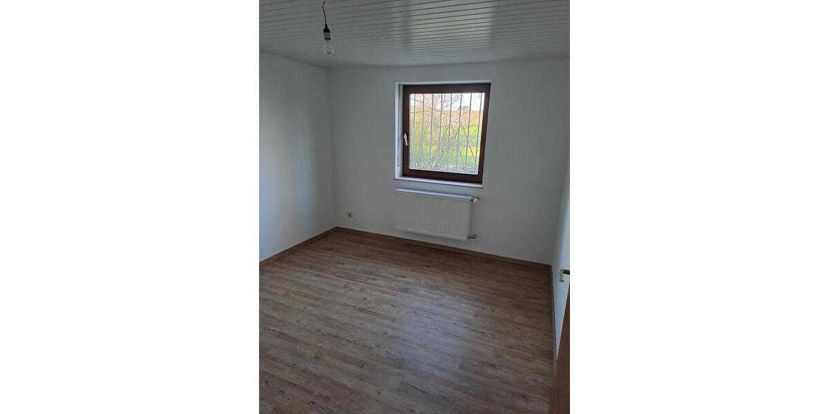 Erdgeschoßwohnung Bretzfeld - 3 Zimmer, 93 m&sup2;, 1.100&euro; | Angebot:25945557