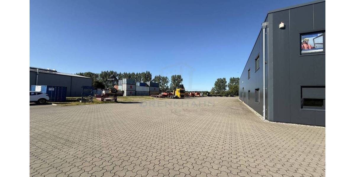 360 m² Warmhalle mit 3 Sektionaltoren, Werkstattgrube, Waschplatz m. Ölabscheider u. Fußbodenheizung zimmer