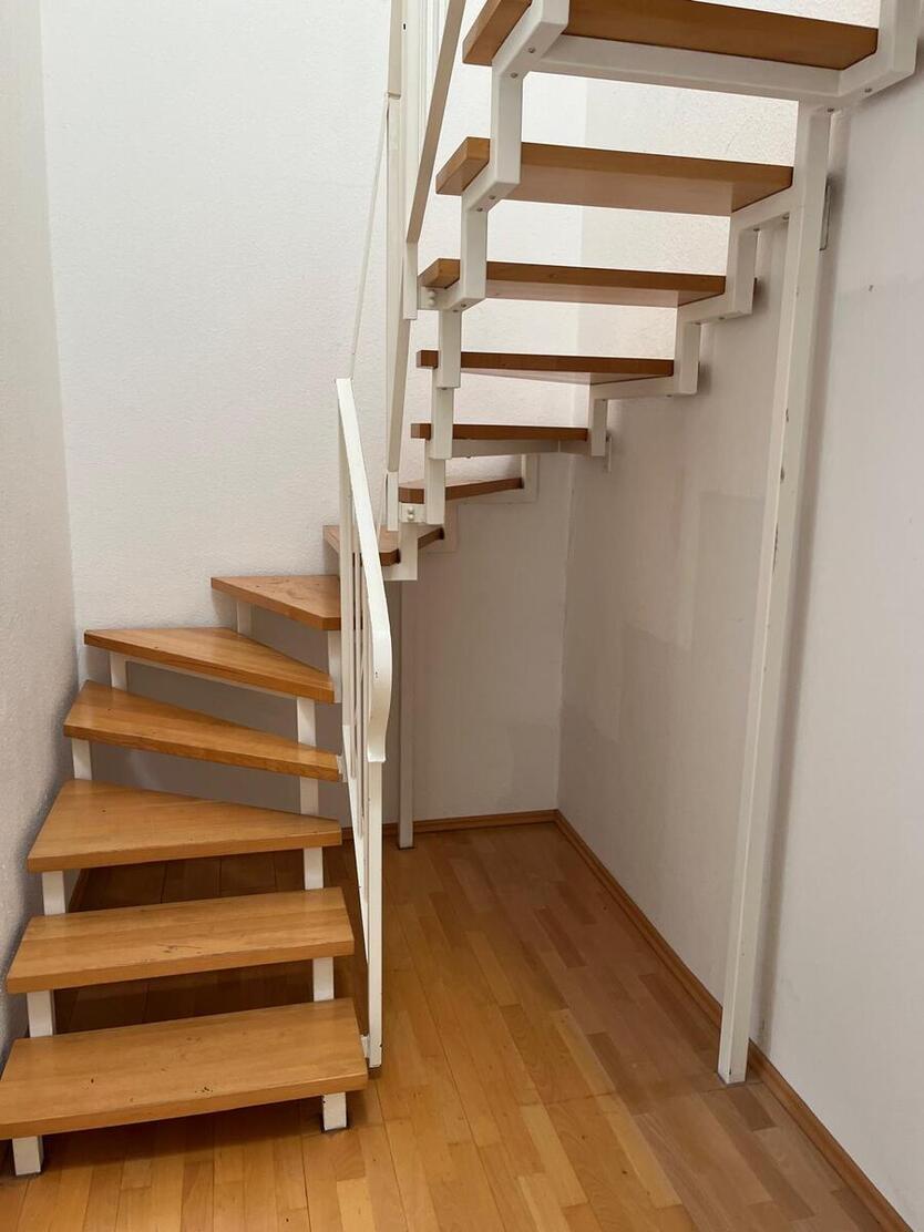 Renovierung in eigener Hand ! Tolle Lage, Herrliche Wohnung mit Balkon...5 Monate mietfrei 4 zimmer