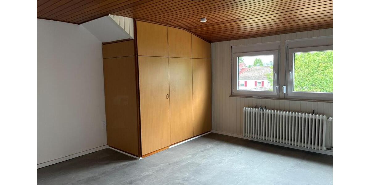Dachgeschoßwohnung Wiesbaden Biebrich - 2 Zimmer, 60 m&sup2;, 900&euro; | Angebot:26592076