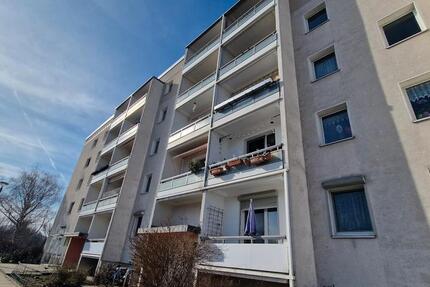 **FRSICH RENOVIERT**2-Zimmer-Wohnung Bad mit Wanne 2.Etage Balkon ab 15.10.2025