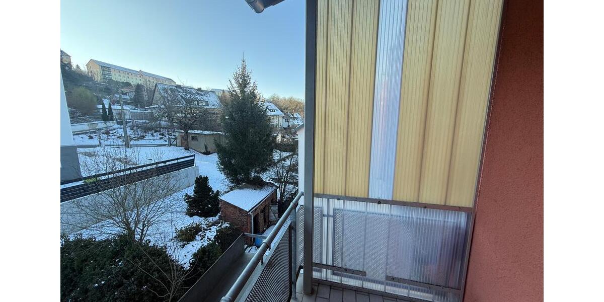 Superschöne, moderne DG-Wohnung mit Balkon und herrlichem Blick über Greiz 2 zimmer
