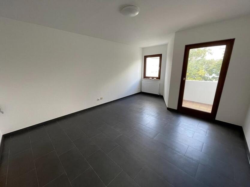 Mietbeginn erst ab 01.10.25! Sanierte 1-Zimmer-Wohnung mit Balkon