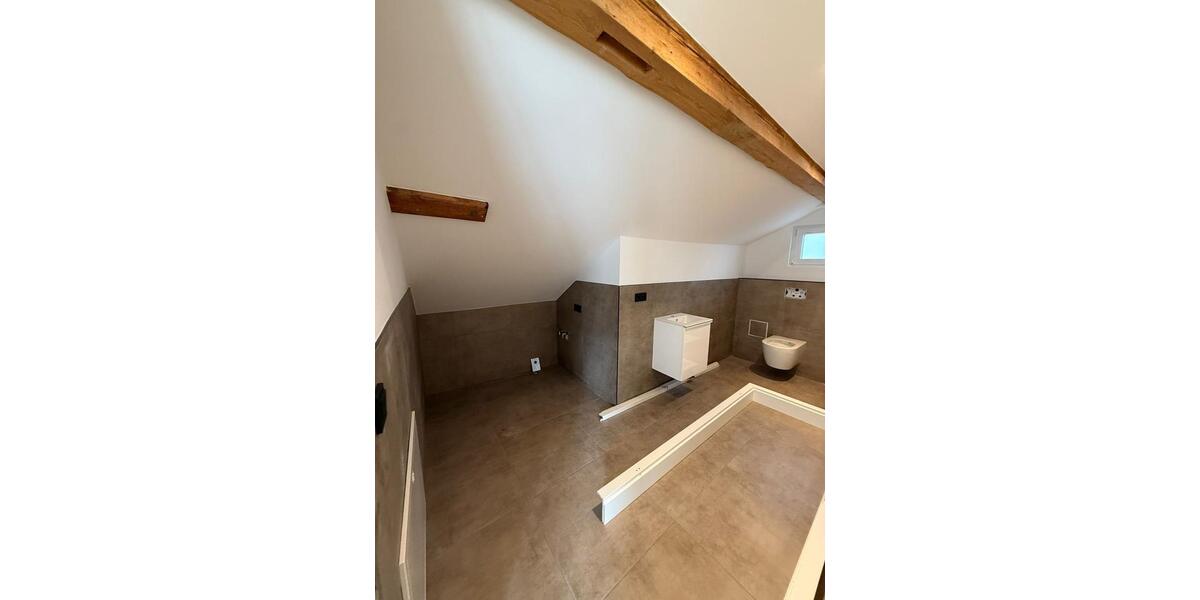 Dachgeschoßwohnung Philippsburg - 2 Zimmer, 70 m&sup2;, 1.100&euro; | Angebot:23811956