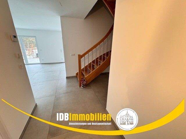Doppelhaushälfte Reinsberg - 4 Zimmer, 114 m&sup2;, 1.100&euro; | Angebot:24425624