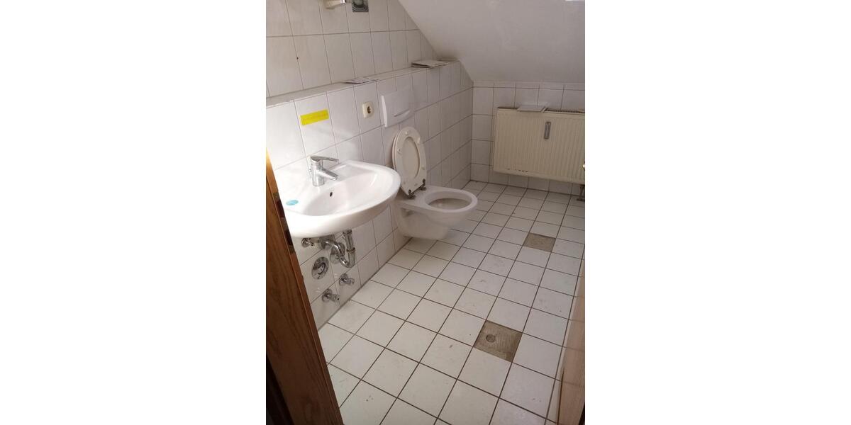 Dachgeschoßwohnung Freilassing - 2 Zimmer, 50 m&sup2;, 670&euro; | Angebot:25144610
