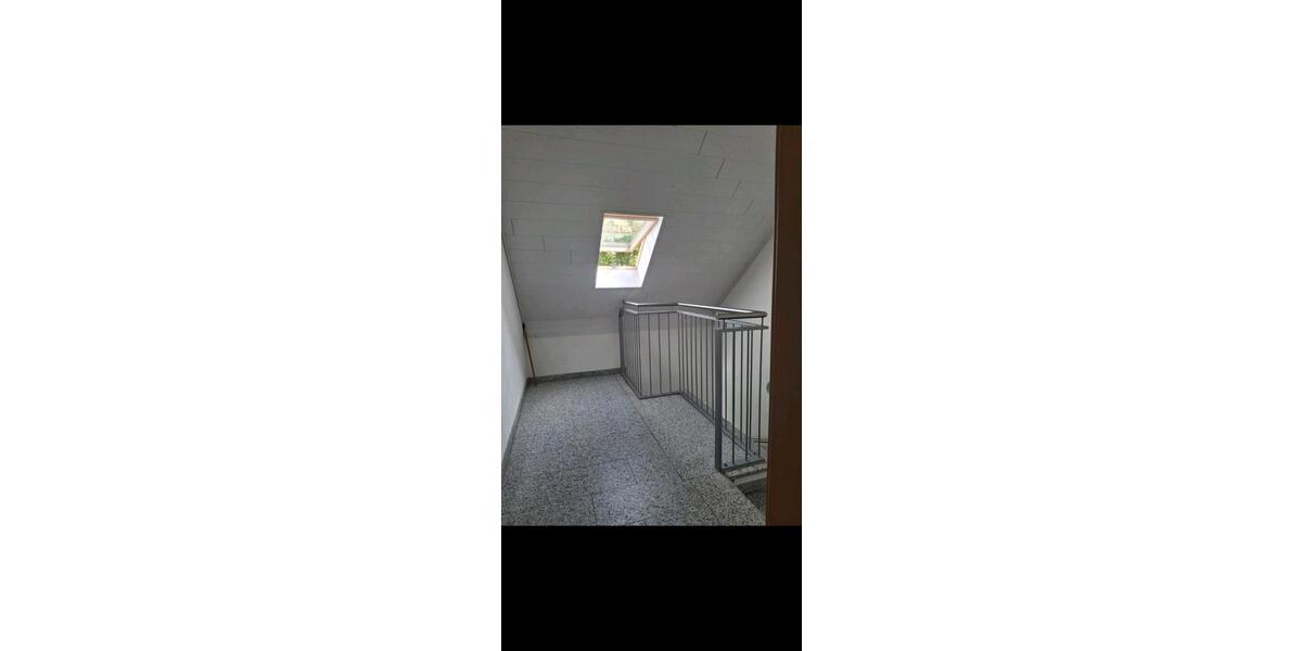 Dachgeschoßwohnung Schierling - 4 Zimmer, 100 m&sup2;, 1.050&euro; | Angebot:26614912