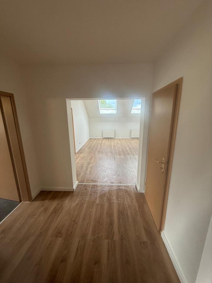 Helle 3-Zi-Wohnung mit Balkon in Tegernbach – frisch renoviert