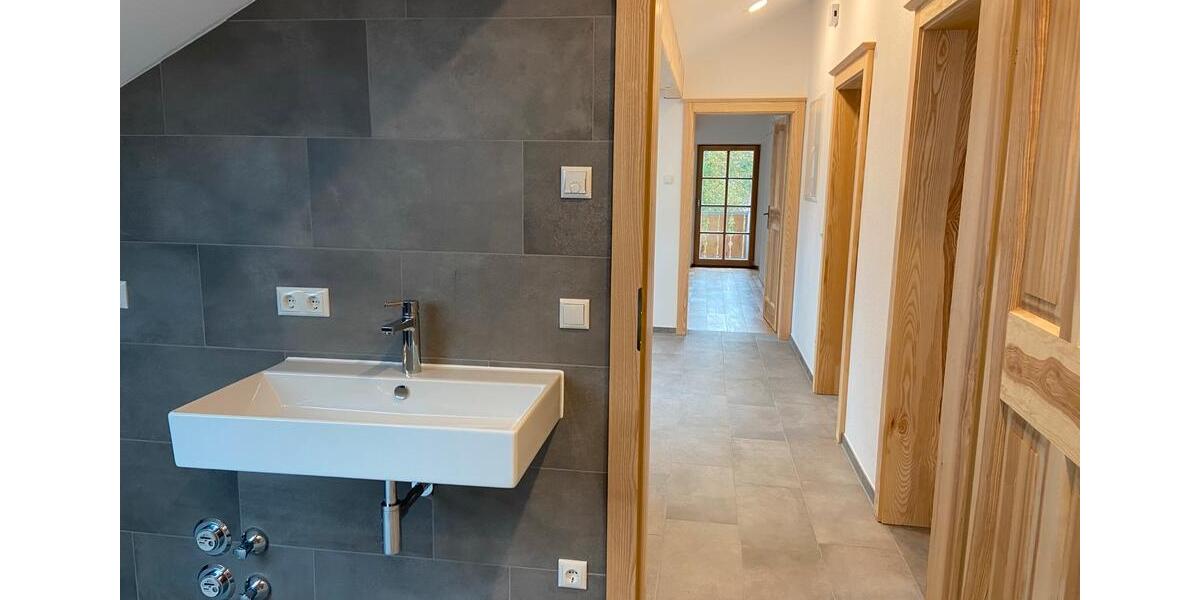 Dachgeschoßwohnung Griesstätt - 3 Zimmer, 85 m&sup2;, 1.400&euro; | Angebot:26213387