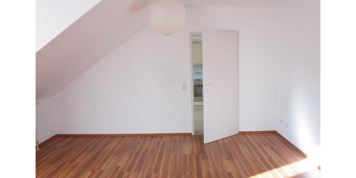 Dachgeschoßwohnung Hof Altstadt - 2 Zimmer, 73 m&sup2;, 400&euro; | Angebot:26586615