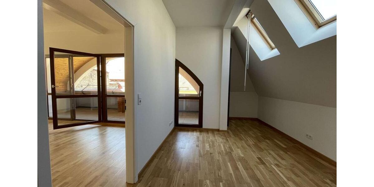 Dachgeschoßwohnung Görlitz - 2 Zimmer, 74 m&sup2;, 600&euro; | Angebot:26195988