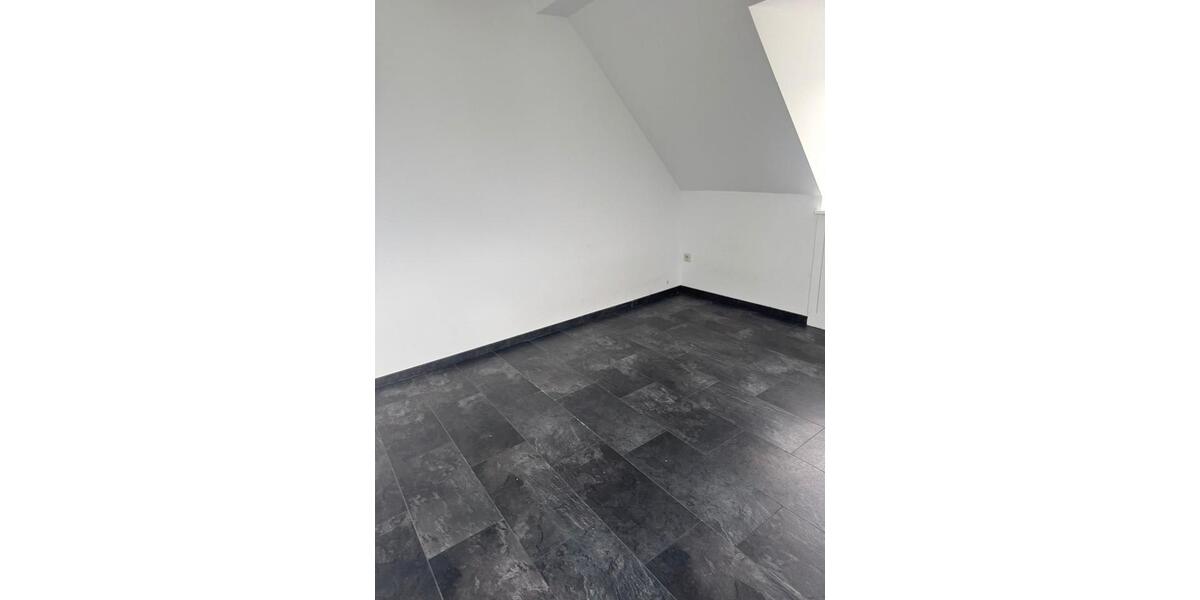 Dachgeschoßwohnung Schwäbisch Hall - 5 Zimmer, 110 m&sup2;, 750&euro; | Angebot:24604042