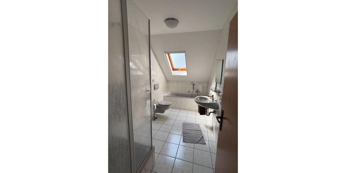 Dachgeschoßwohnung Hargesheim - 3 Zimmer, 90 m&sup2;, 950&euro; | Angebot:25842211