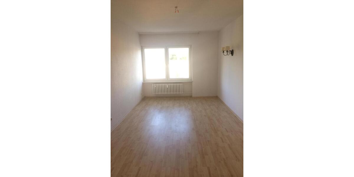 Zu vermieten: Helle 3-Zi-Wohnung 94m² Balkon, EBK – BK. ab 1.2.26 3 zimmer