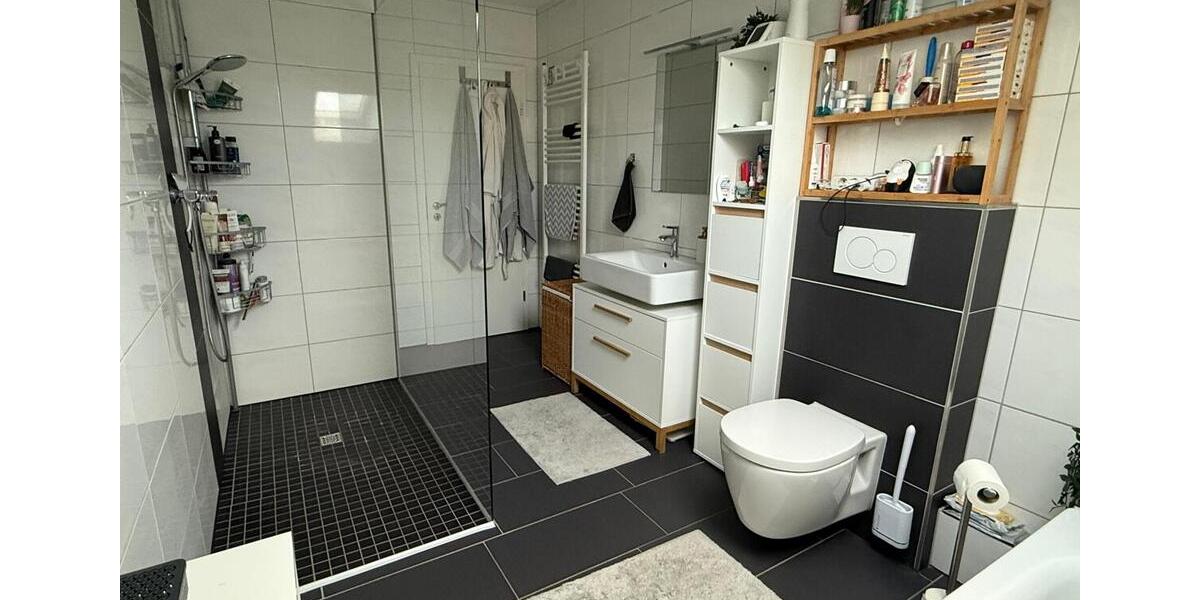 Dachgeschoßwohnung Hiddenhausen - 4 Zimmer, 135 m&sup2;, 1.290&euro; | Angebot:24658754