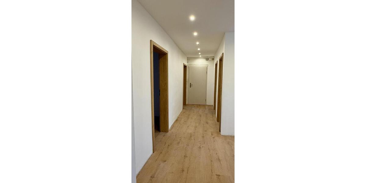 Dachgeschoßwohnung Nürnberg Erlenstegen - 4 Zimmer, 89 m&sup2;, 1.250&euro; | Angebot:24840827