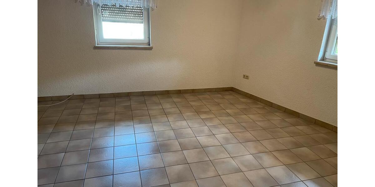 Erdgeschoßwohnung Sulzfeld - 3 Zimmer, 83 m&sup2;, 500&euro; | Angebot:25720264